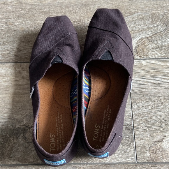 TOMS black canvas slip on shoes size 8 - Picture 6 of 6